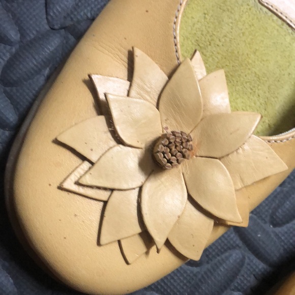 Dexter yellow sunflower flats slip ons 8 B - Picture 2 of 11